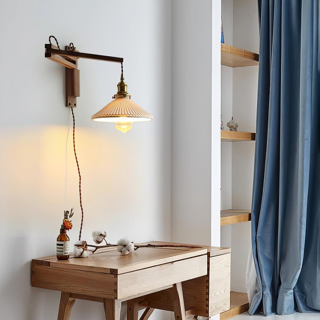 Lampa Ścienna z Ruchomym Ramieniem z Orzecha