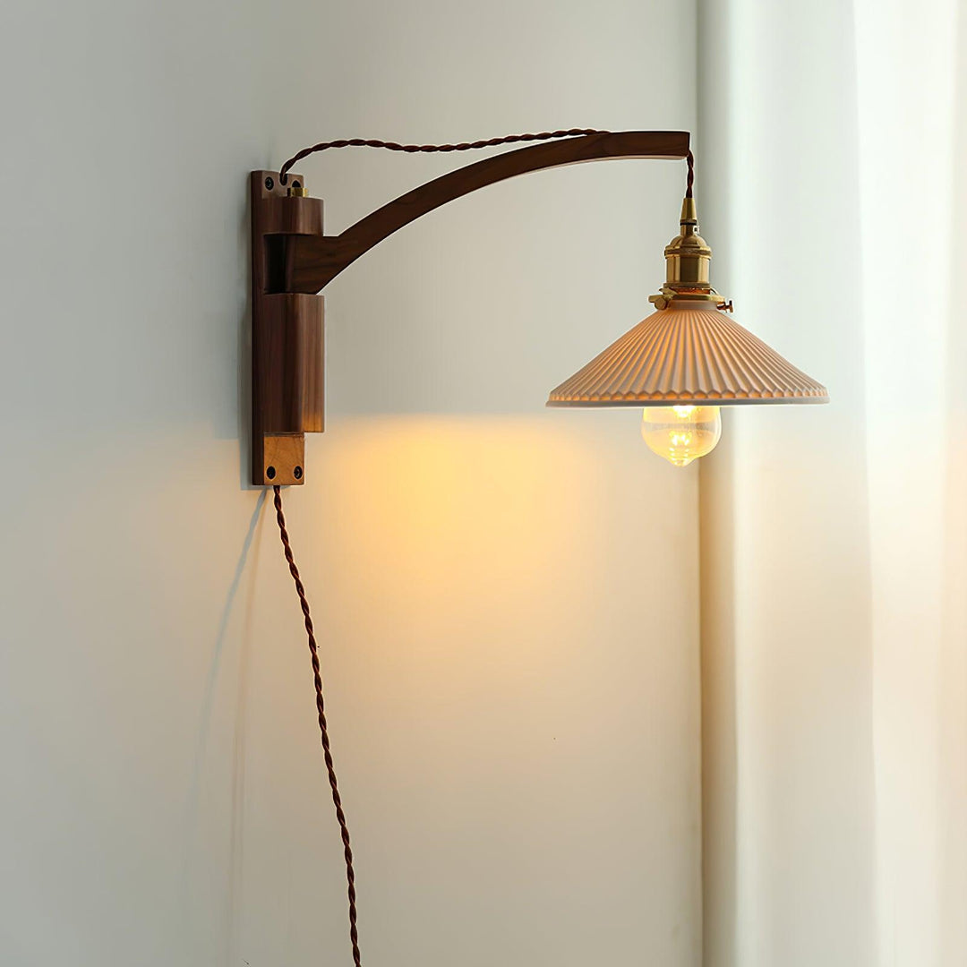 Lampa Ścienna z Ruchomym Ramieniem z Orzecha