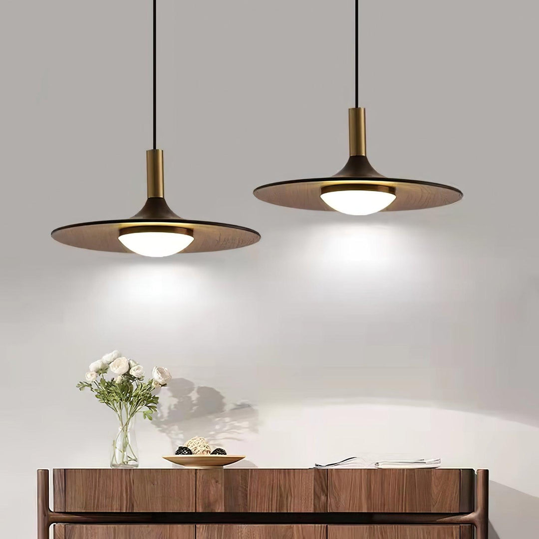 Lampa wisząca z orzechowego drewna