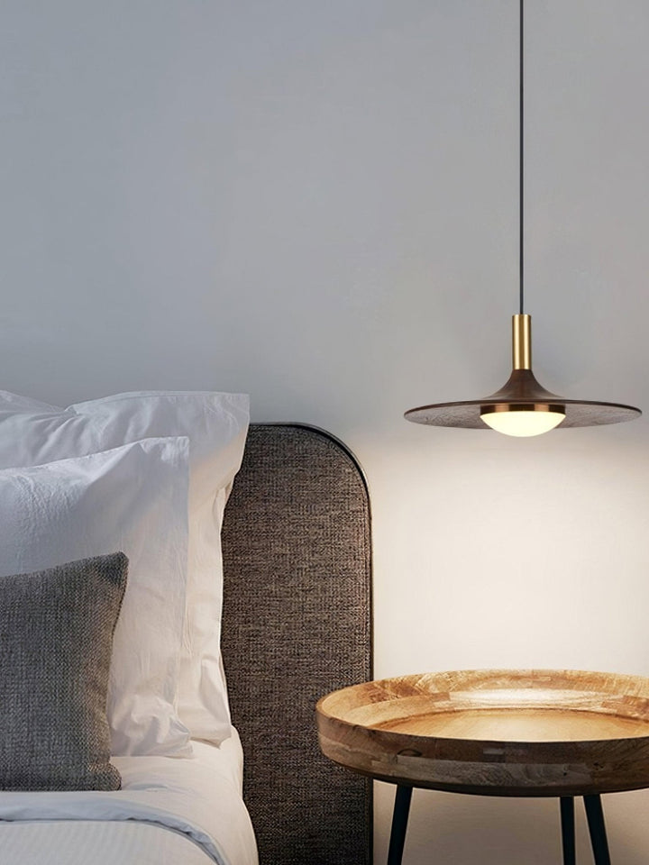 Lampa wisząca z orzechowego drewna