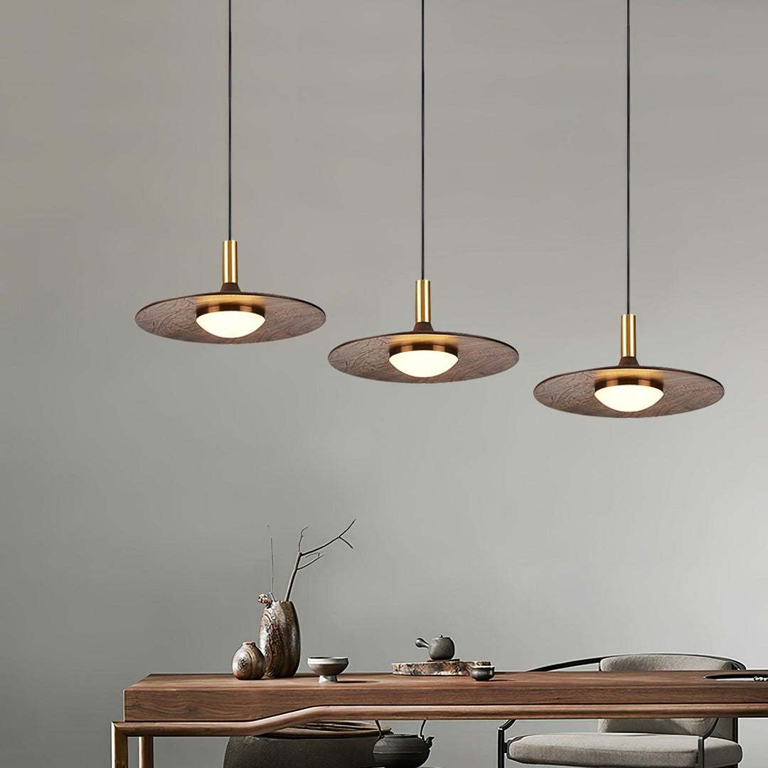 Lampa wisząca z orzechowego drewna
