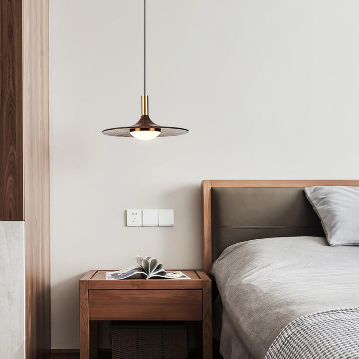 Lampa wisząca z orzechowego drewna
