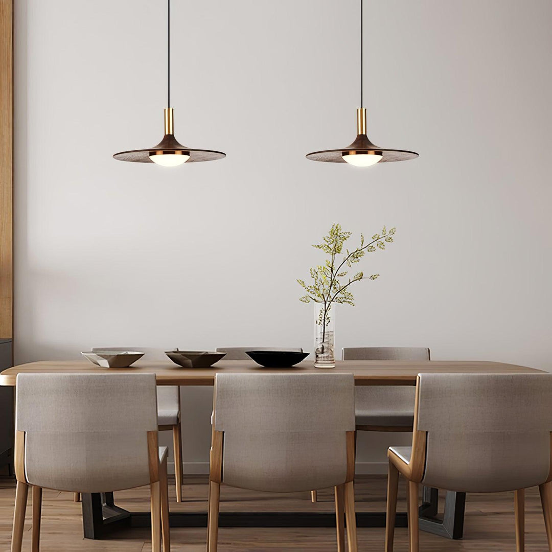 Lampa wisząca z orzechowego drewna