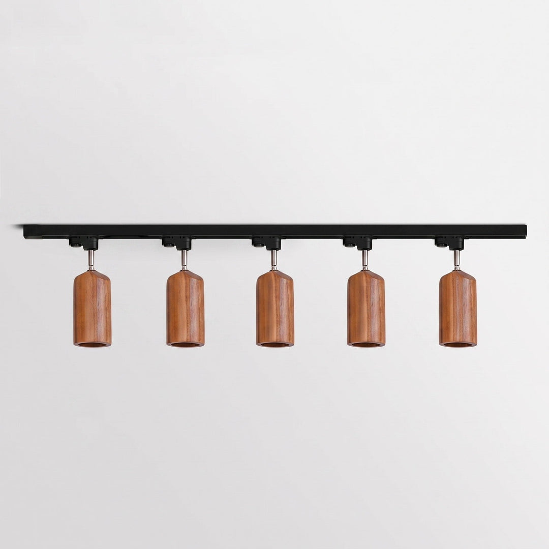 Lampa sufitowa na drewnianym torze