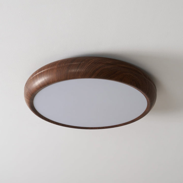 Lampa sufitowa okrągła z drewnianym wykończeniem