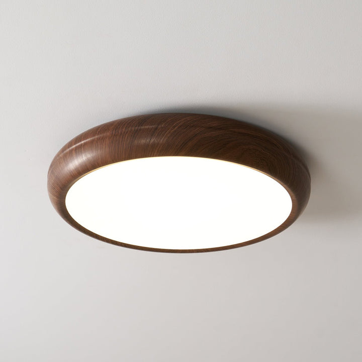 Lampa sufitowa okrągła z drewnianym wykończeniem