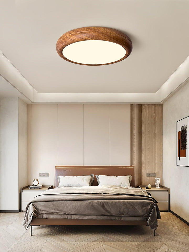 Lampa sufitowa okrągła z drewnianym wykończeniem