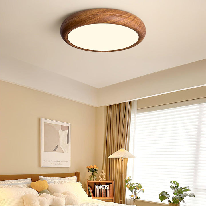 Lampa sufitowa okrągła z drewnianym wykończeniem