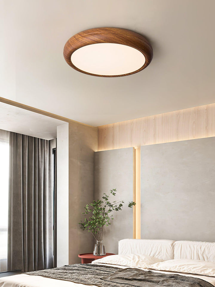 Lampa sufitowa okrągła z drewnianym wykończeniem