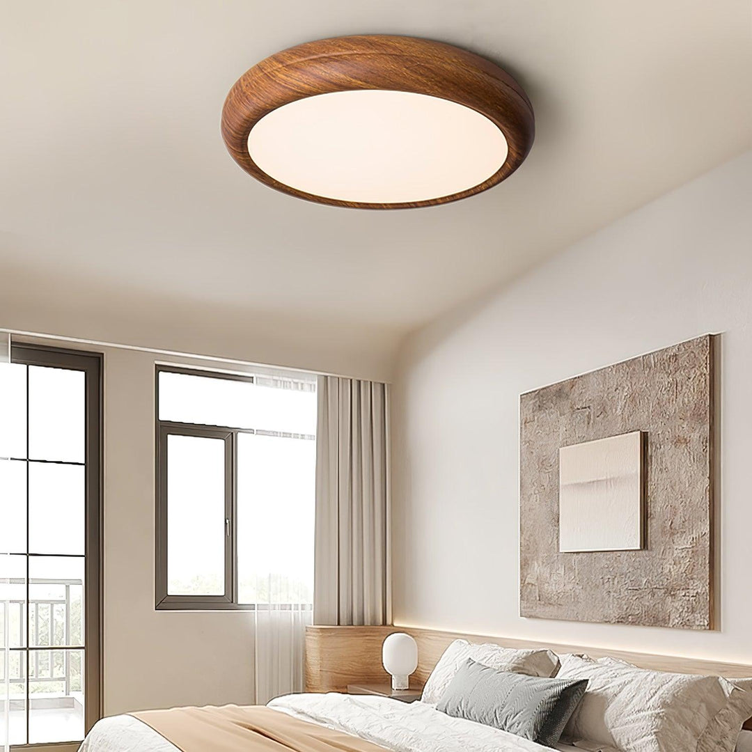 Lampa sufitowa okrągła z drewnianym wykończeniem