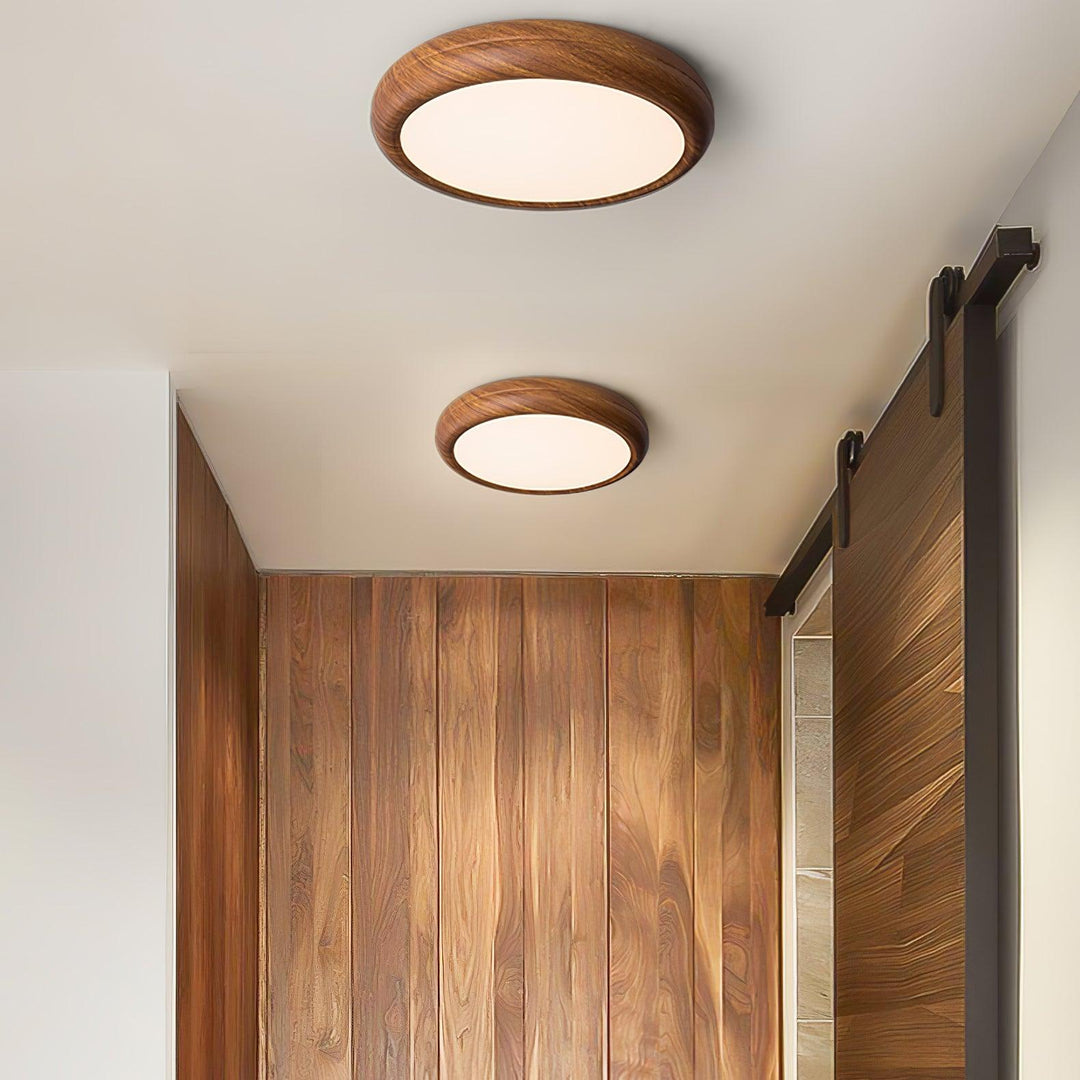 Lampa sufitowa okrągła z drewnianym wykończeniem