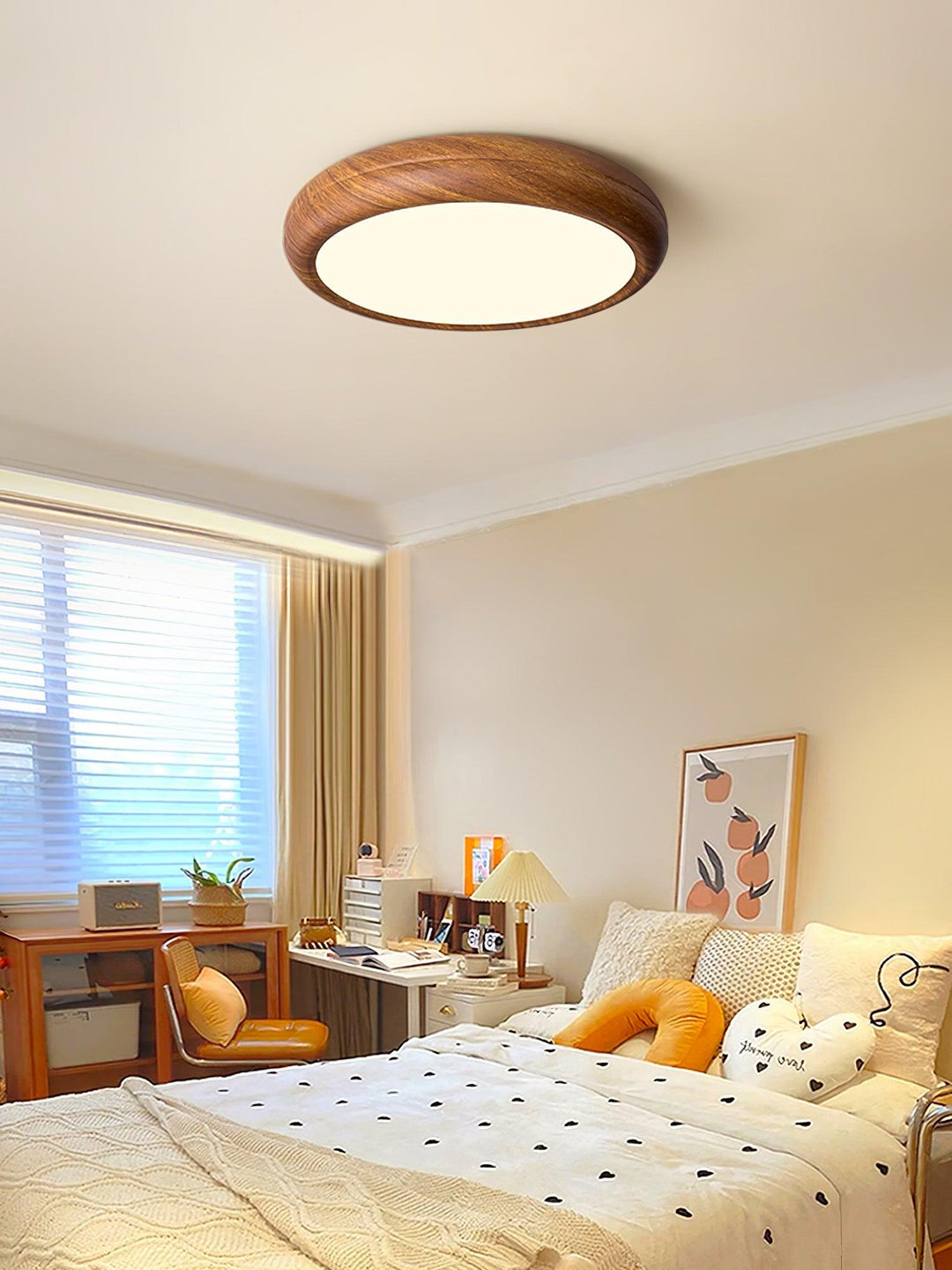 Lampa sufitowa okrągła z drewnianym wykończeniem
