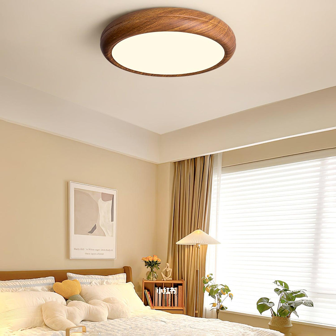 Lampa sufitowa okrągła z drewnianym wykończeniem
