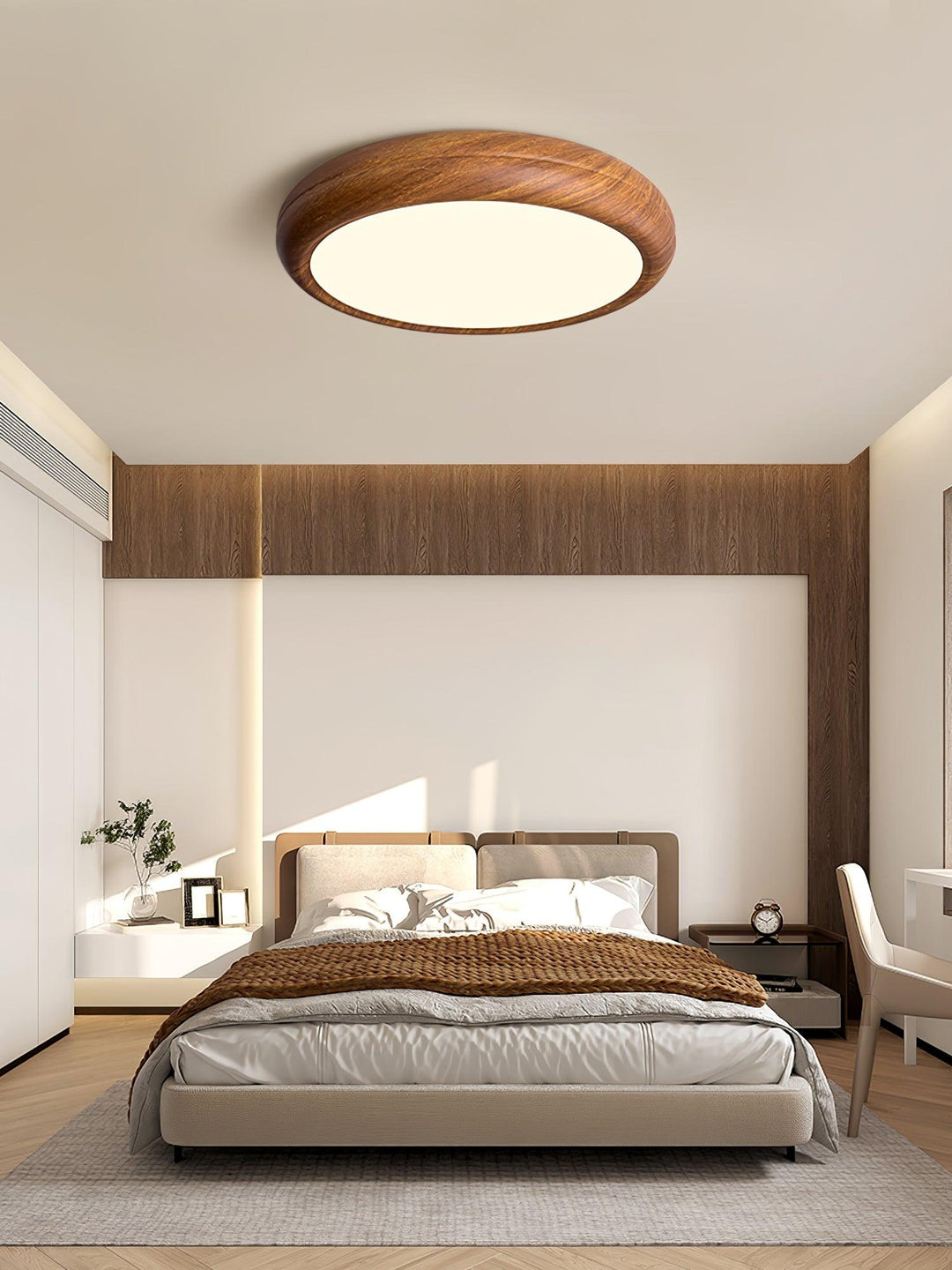 Lampa sufitowa okrągła z drewnianym wykończeniem