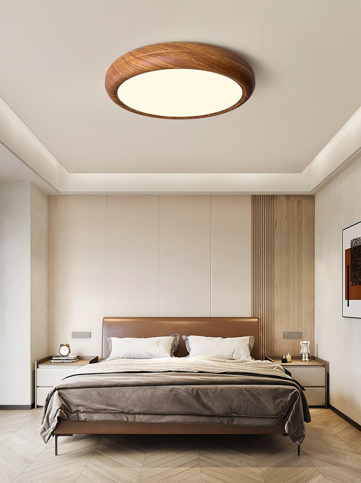 Lampa sufitowa okrągła z drewnianym wykończeniem