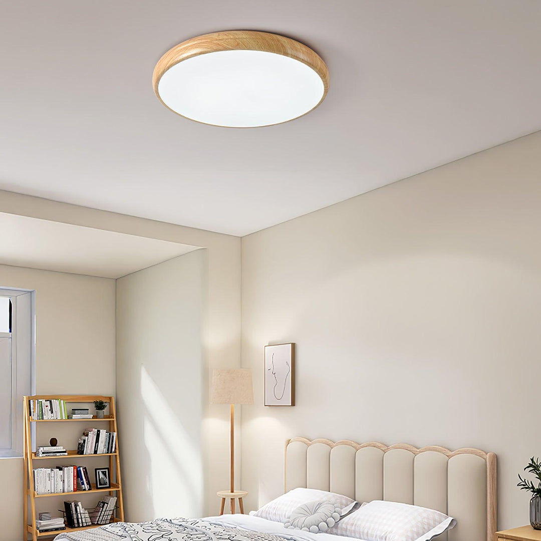 Lampa sufitowa okrągła z drewnianym wykończeniem
