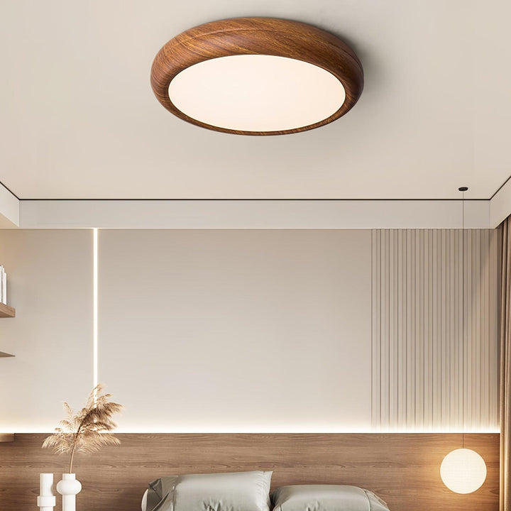 Lampa sufitowa okrągła z drewnianym wykończeniem