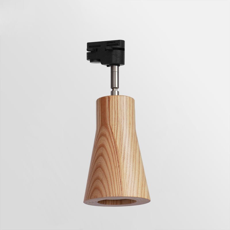 Lampa sufitowa na drewnianym torze