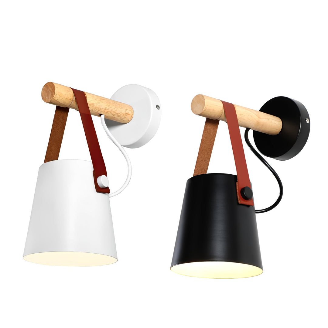 Drewniana stożkowa lampa ścienna