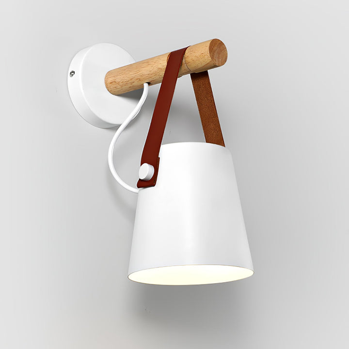 Drewniana stożkowa lampa ścienna