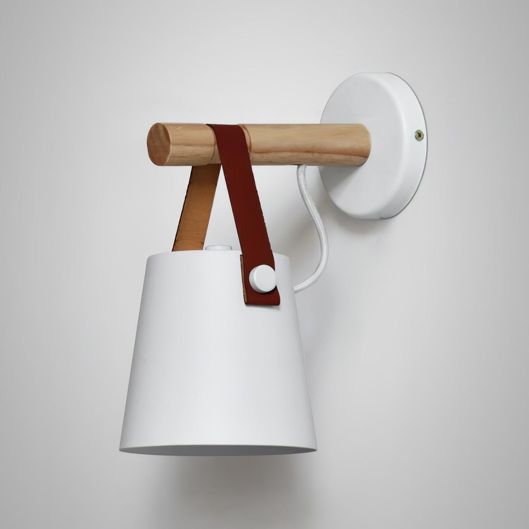 Drewniana stożkowa lampa ścienna