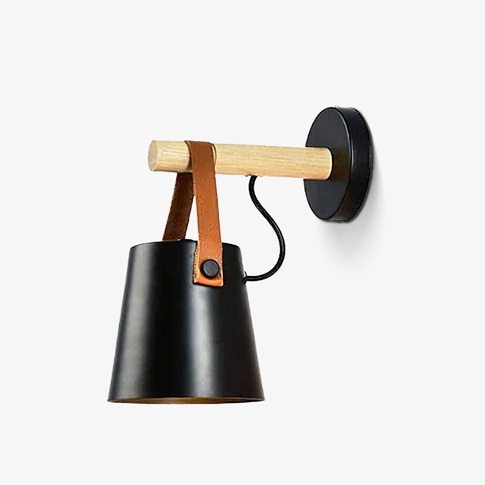 Drewniana stożkowa lampa ścienna