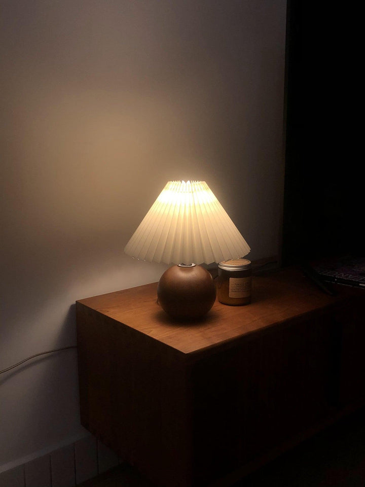 Drewniana Lampa Stołowa z Plisowanym Abażurem