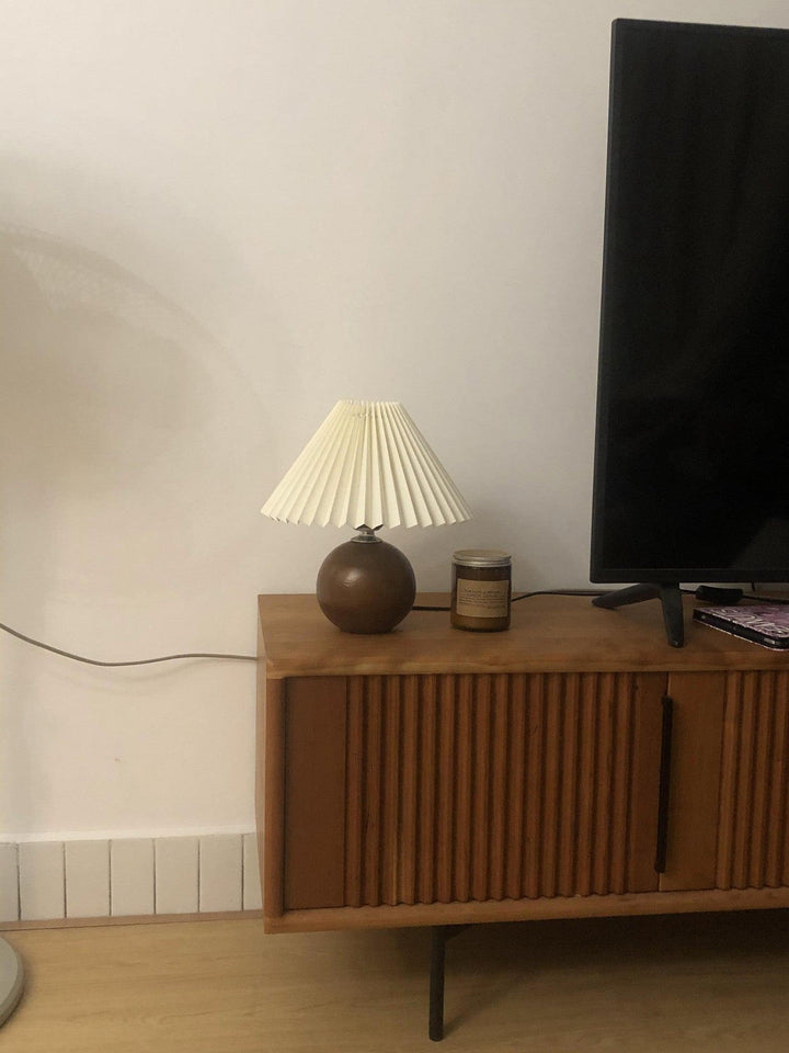 Drewniana Lampa Stołowa z Plisowanym Abażurem