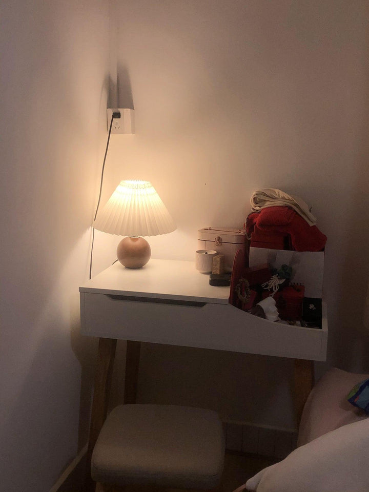 Drewniana Lampa Stołowa z Plisowanym Abażurem