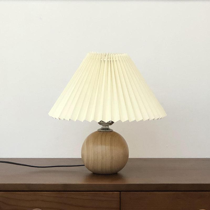 Drewniana Lampa Stołowa z Plisowanym Abażurem