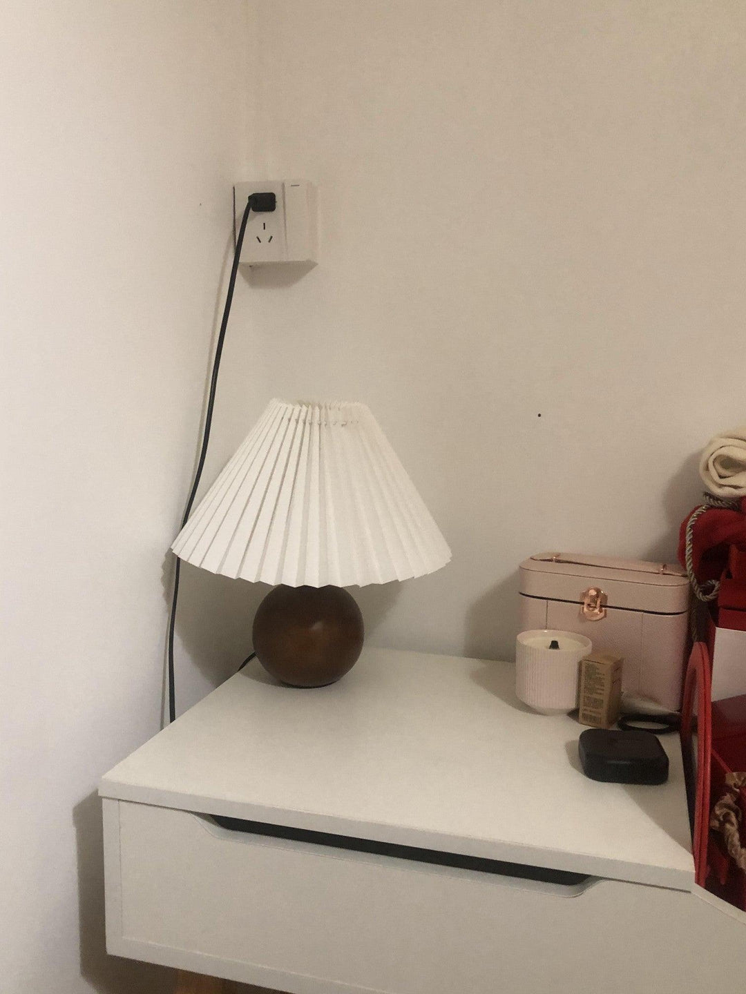 Drewniana Lampa Stołowa z Plisowanym Abażurem