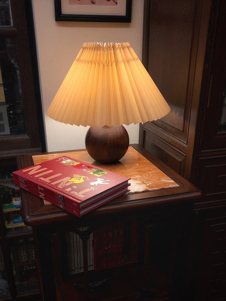 Drewniana Lampa Stołowa z Plisowanym Abażurem
