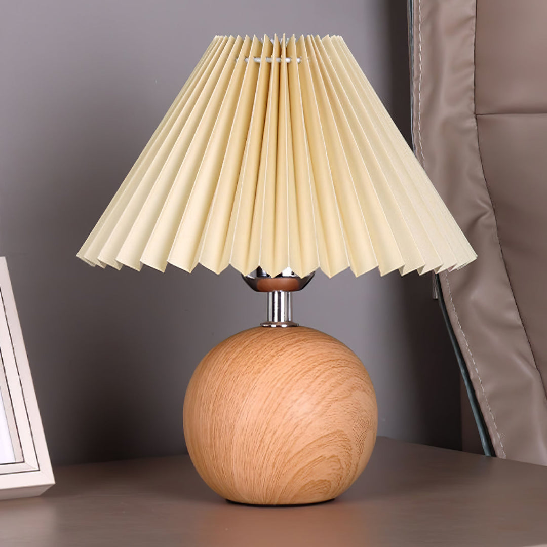 Drewniana Lampa Stołowa z Plisowanym Abażurem