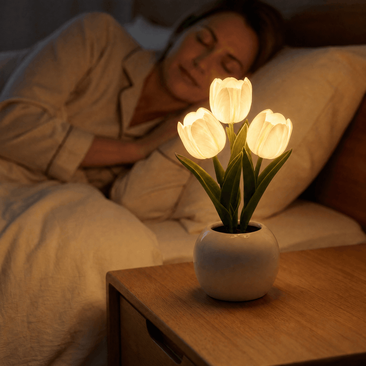 Bloomora – Lampa LED w kształcie tulipana z ceramiczną wazonem