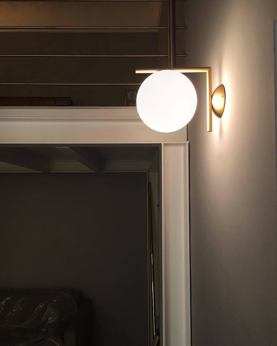 Lampa Ścienna z Opalizowanego Szkła