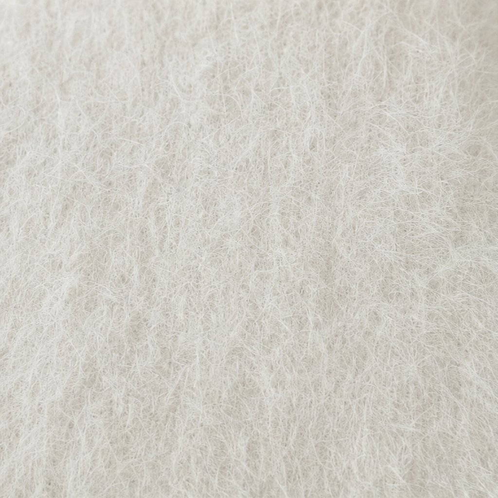Veloura – Mini Sukienka z Fuzzy-Knit i Dekoltem w Serek