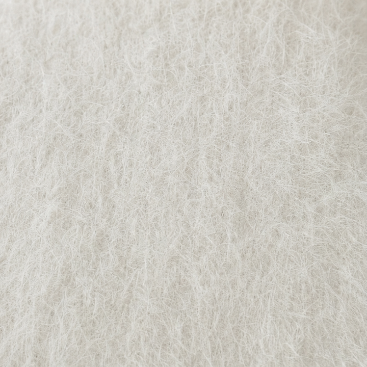 Veloura – Mini Sukienka z Fuzzy-Knit i Dekoltem w Serek