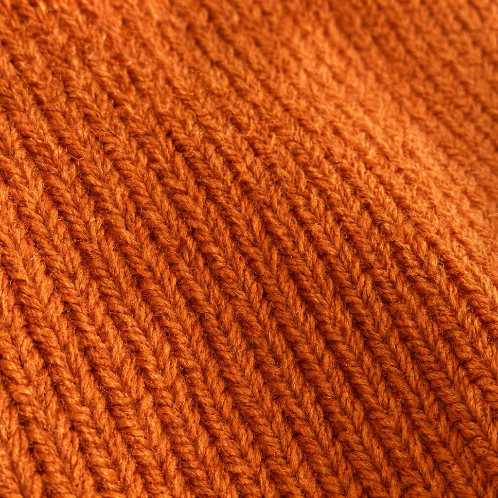 Lunarknit – Sweter z kapturem i wiązaniem w kształcie litery V