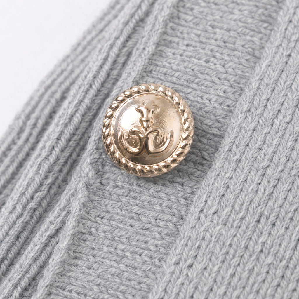 Marlowe – Sweter z wykończeniem na złote guziki w rozmiarze oversize