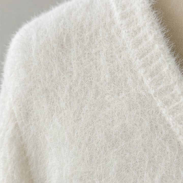 Veloura – Mini Sukienka z Fuzzy-Knit i Dekoltem w Serek