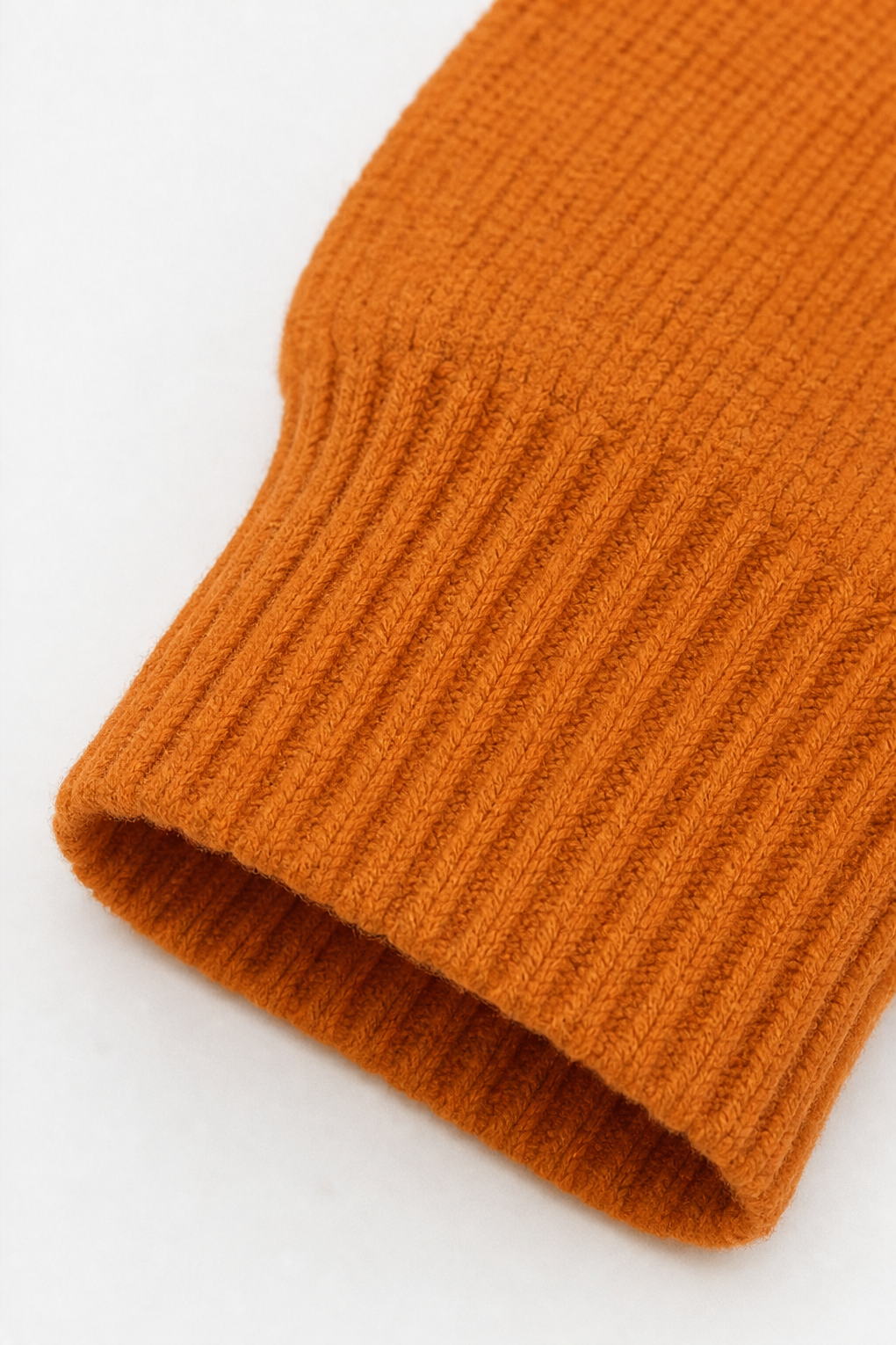 Softline – Sweter z dekoltem w serek i prążkowanym wykończeniem