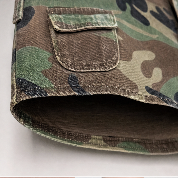Camo Muse – Retro Kamuflażowe Jeansy z Szerokimi Nogawkami