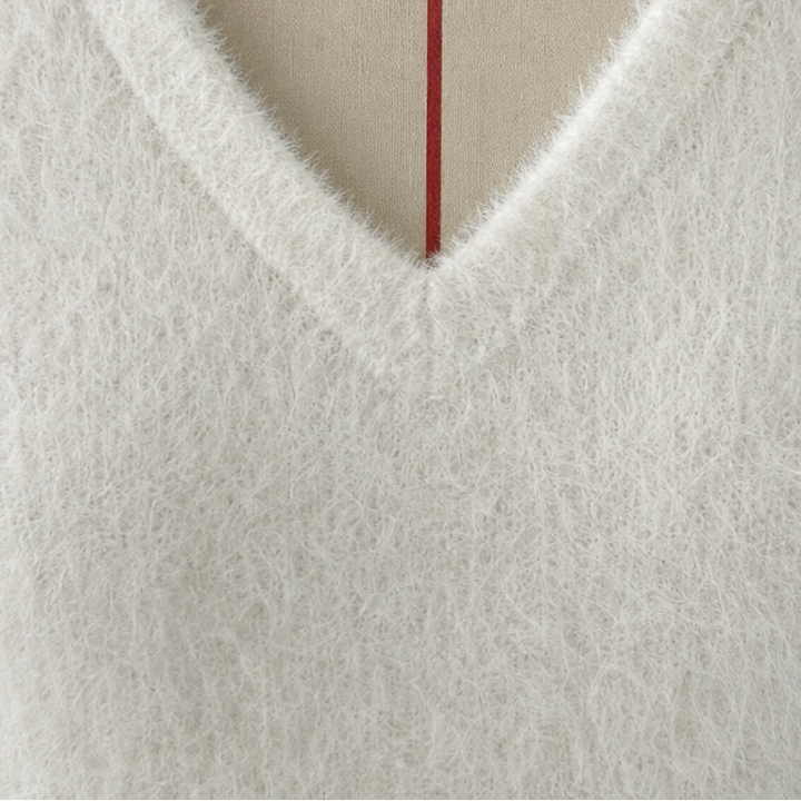Veloura – Mini Sukienka z Fuzzy-Knit i Dekoltem w Serek