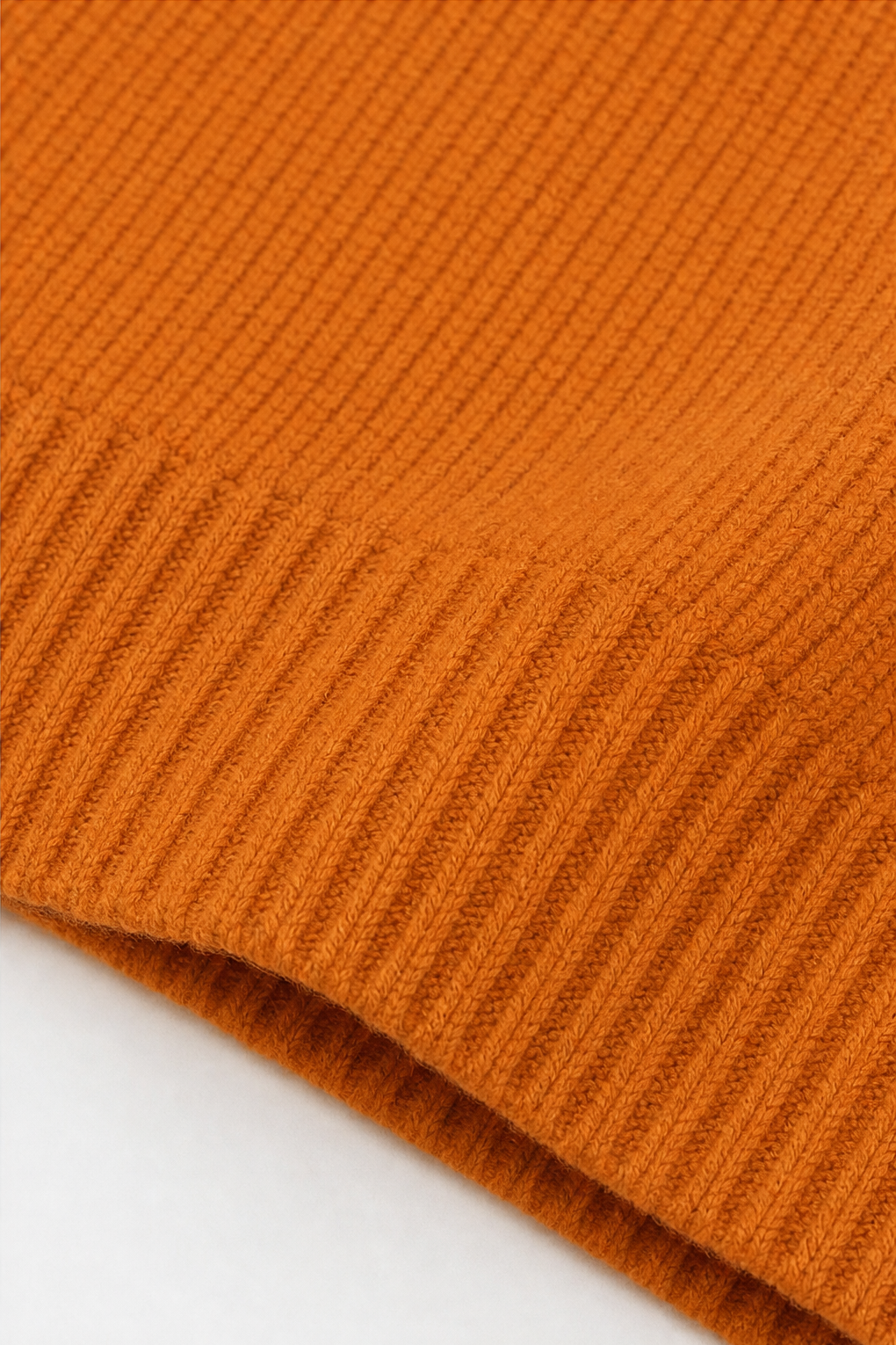 Softline – Sweter z dekoltem w serek i prążkowanym wykończeniem