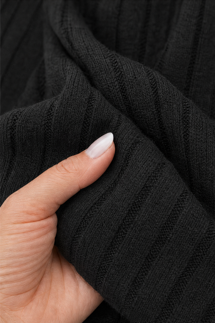 Mavenly – Sweter z dekoltem w serek i mankietami na guziki