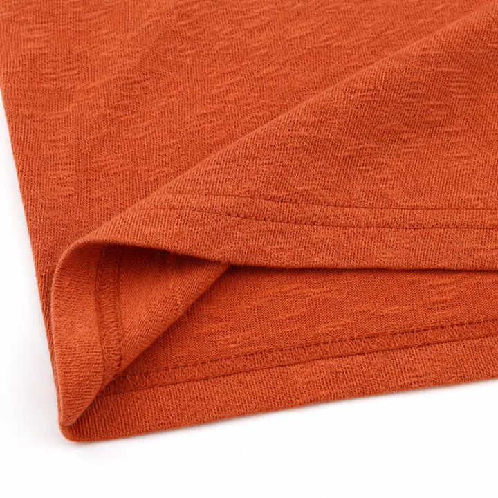 Solenza – Długa sukienka maxi z dekoltem w serek i paskami w formie pierścieni
