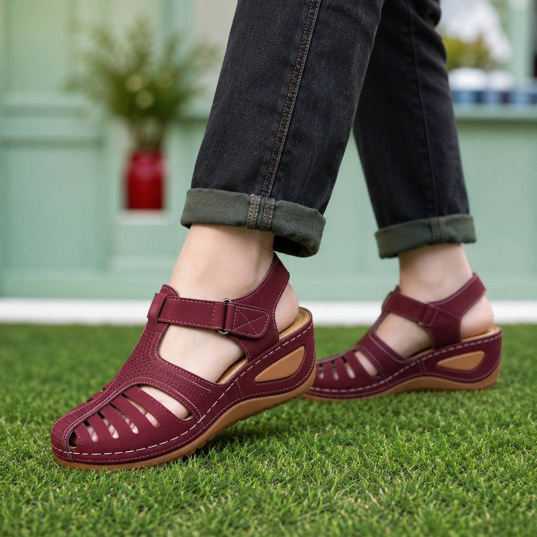 Wearbella – Sandaly na koturnie z zamkniętymi palcami i wycięciami