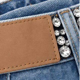 Suncrest – Szorty z denimu z kryształkami, które nie wyglądają tanio z bliska