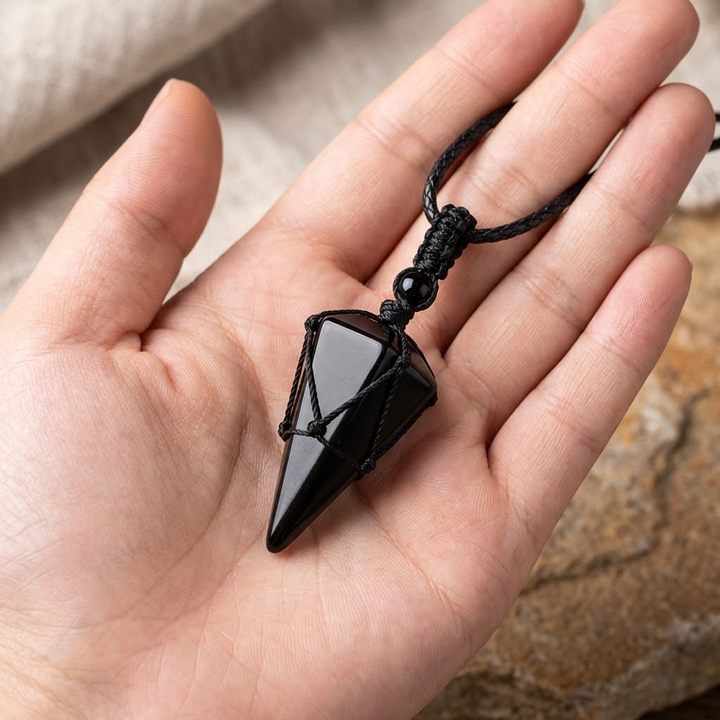 Noctera – Wisior z Obsidianu Owijany Makramą