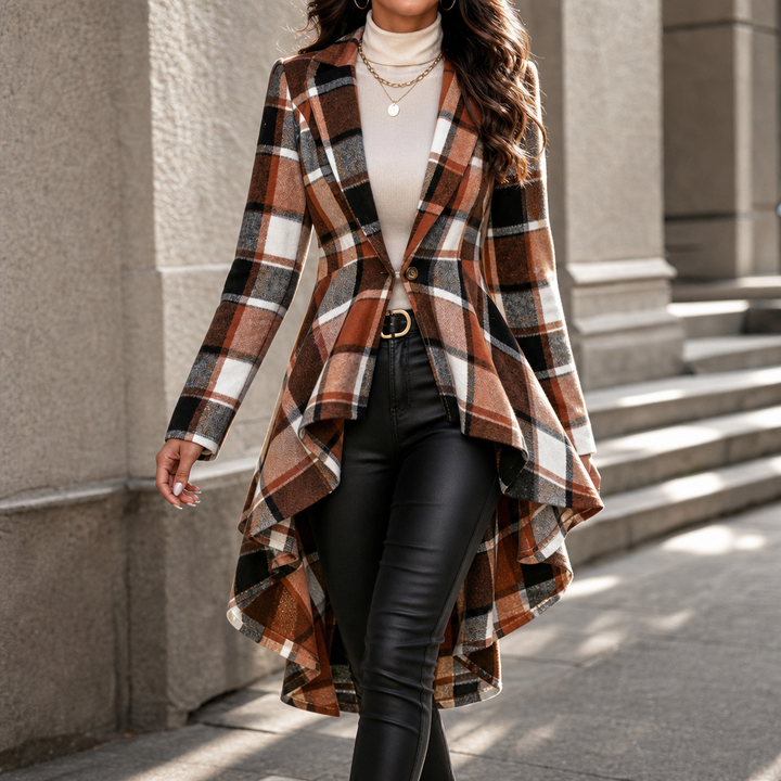 Wearbella – Płaszcz Peplum w Kratę z Wcięciem w Talii